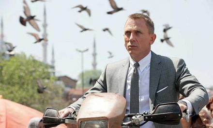 Daniel Craig Announces He Will Return as James Bond!