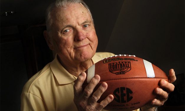 Keith Jackson, Voice of College Football, Dies at 89