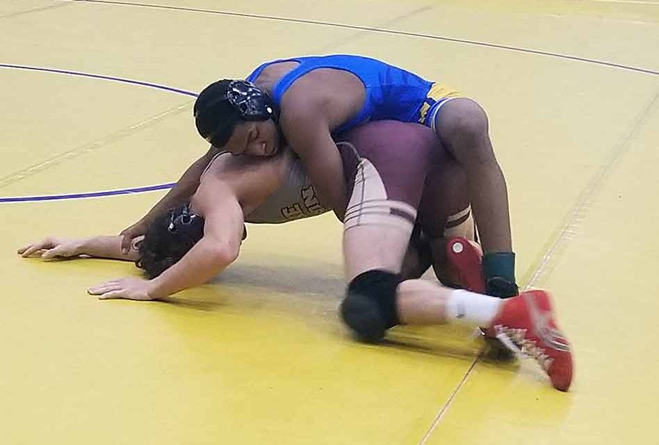Wrestlers Jaekus Hines, Nolin Eaddy reach finals of Knockout Christmas Classic