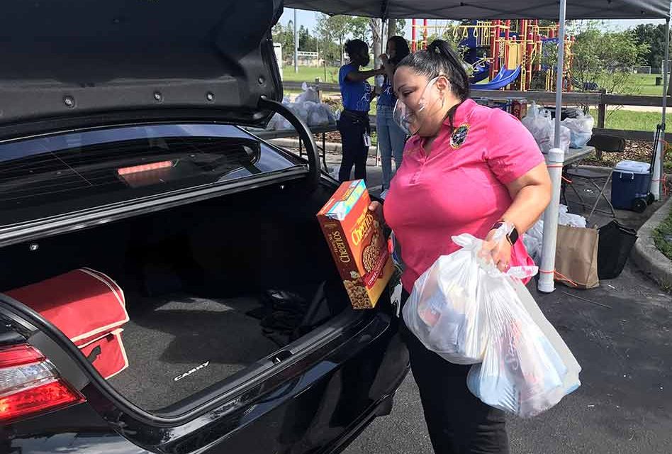Osceola Commissioner Viviana Janer and Farmshare distribute food to over 400 families in BVL