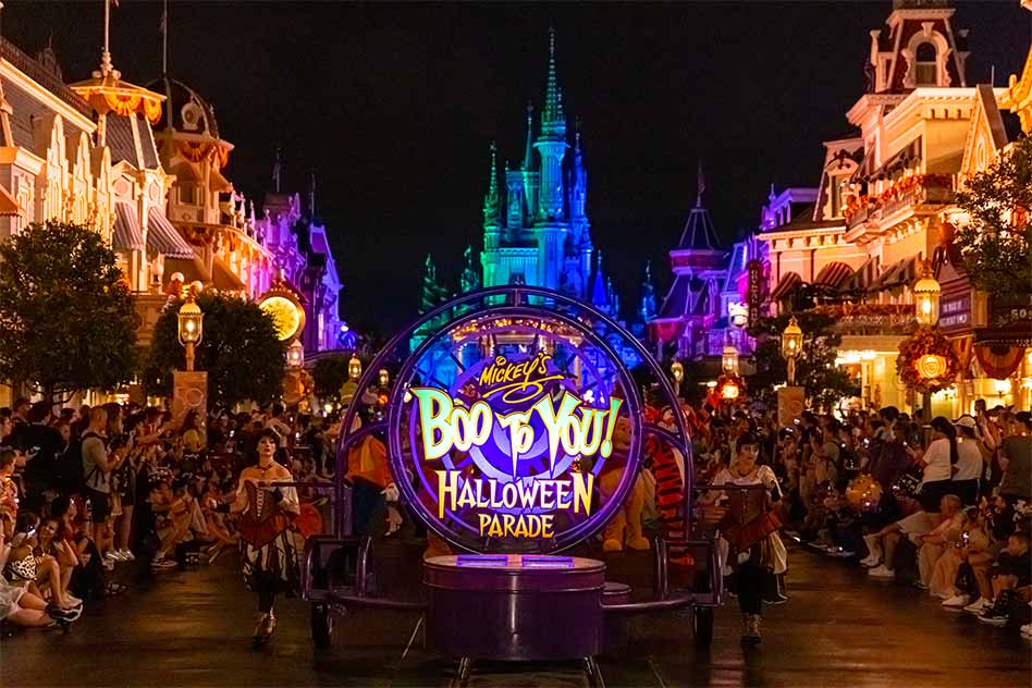 Walt Disney World gets “dressed up” for some festive Fall fun for the entire family