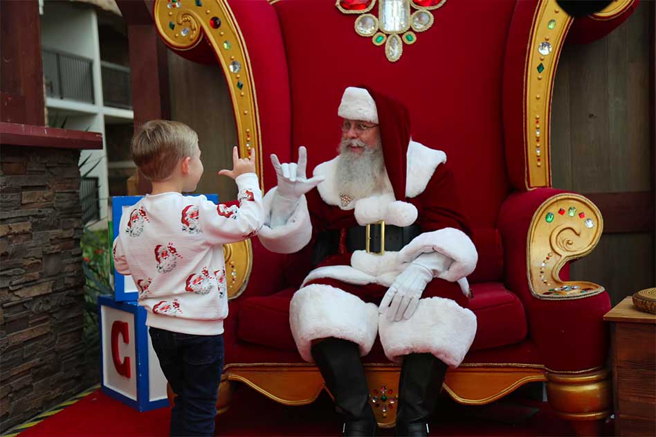 Signs of the Season: Deaf Santa Claus Delivers Joy at Gaylord Palms in Kissimmee