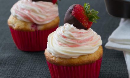 Berry Bliss: Sweet Florida Strawberry Cupcakes