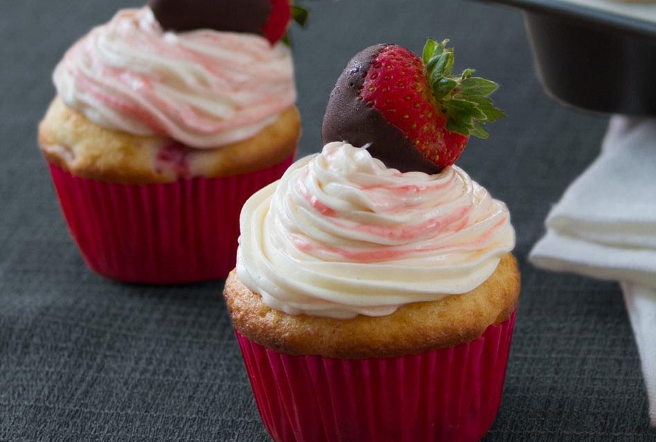 Berry Bliss: Sweet Florida Strawberry Cupcakes
