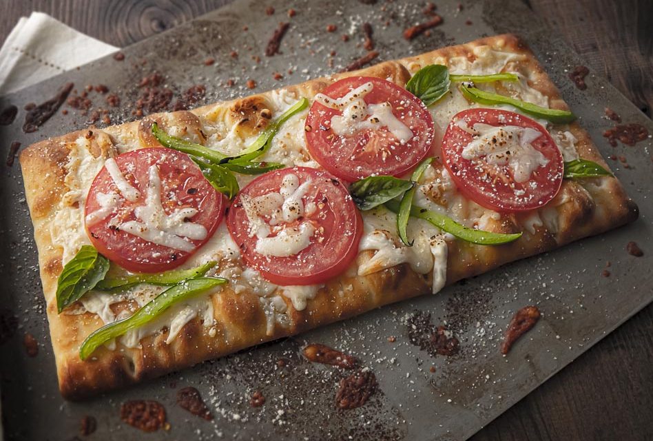 Coastal Crisp: Florida Tomato and Sweet Pepper Flatbread Delight