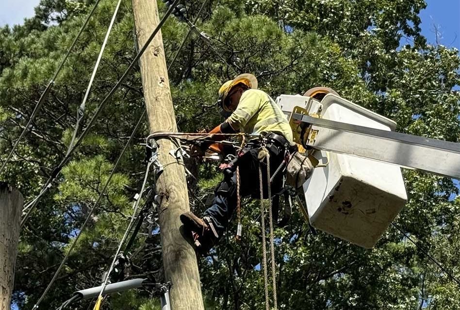 Duke Energy Florida reports approximately 850,000 power outages after Hurricane Milton hits Florida