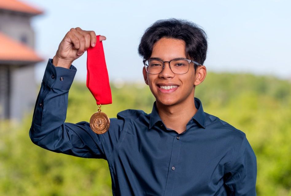 Valencia College Student Cesar Parra of Kissimmee Named 2026 Coca-Cola Academic Team Scholar