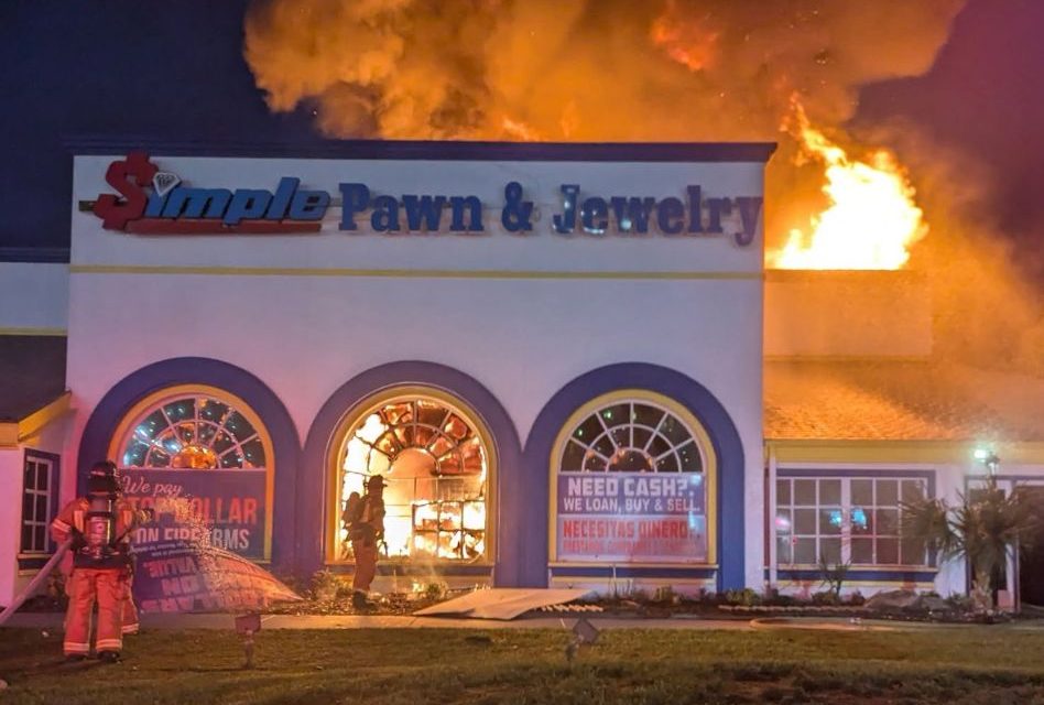 Kissimmee Firefighters Contain Blaze at Kissimmee Pawn Shop on W. Vine Street