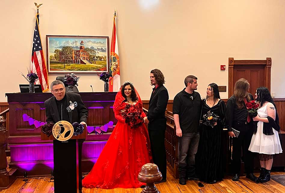 Sixteen Couples to Say ‘I Do’ During Halloween Wedding Ceremony at Historic Osceola Courthouse